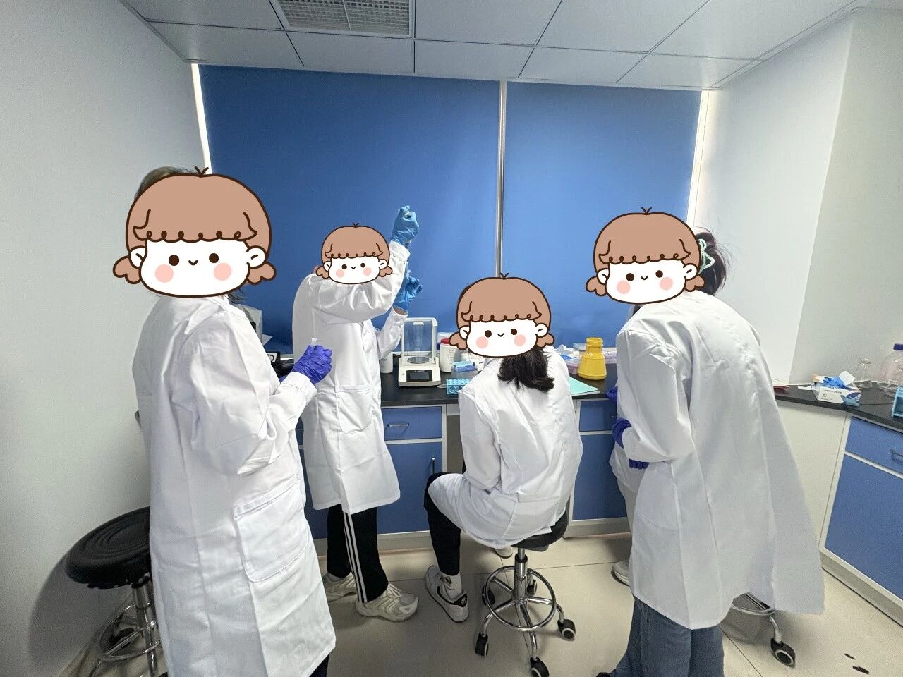学生独立动手实操 学生独立动手实操